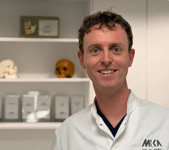 Dr.